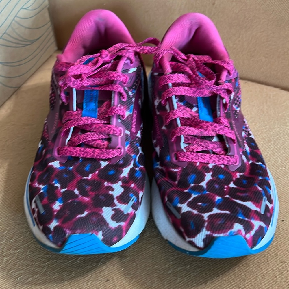 Women’s Brooks adrenaline gts sz 7.5 very gently used